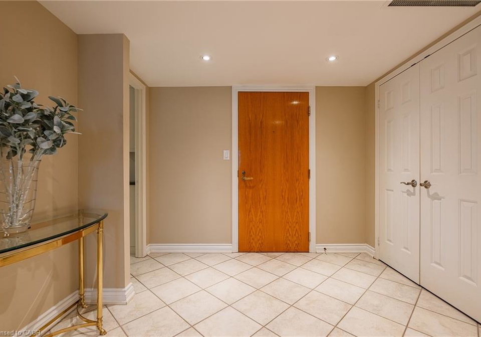 100-lakeshore-road-e-oakville-ontario-40792373