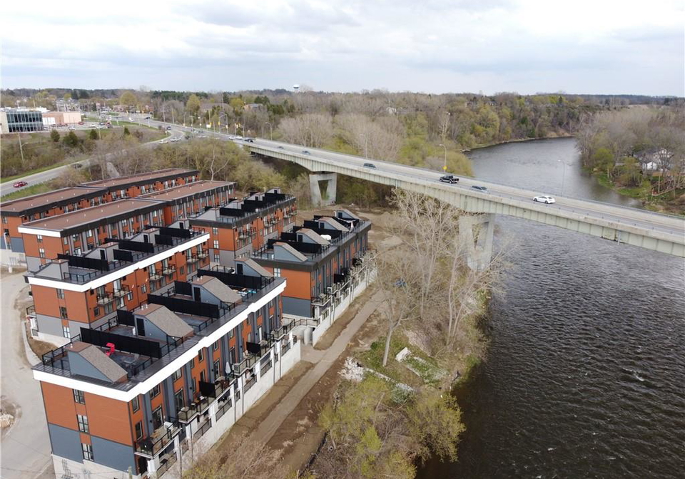 2-willow-street-paris-ontario-40792586