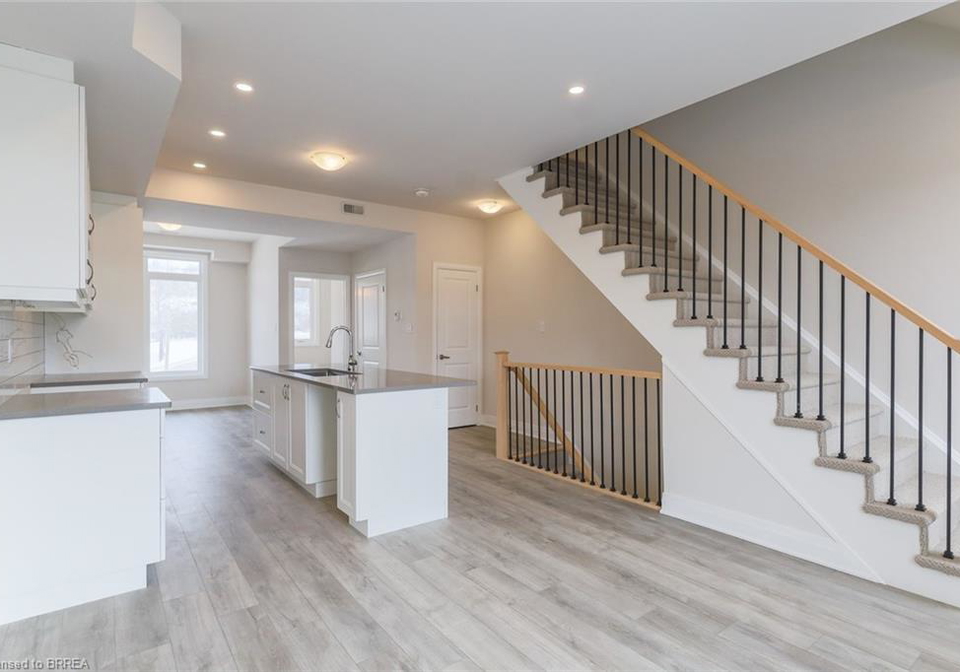 2-willow-street-paris-ontario-40792586