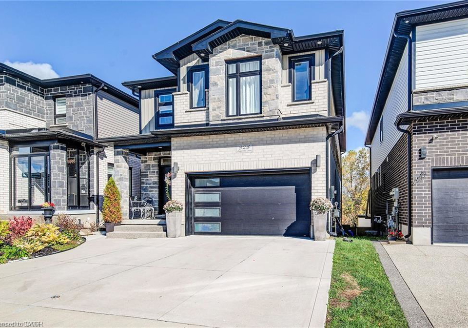 928-chapel-hill-court-kitchener-ontario-40793065