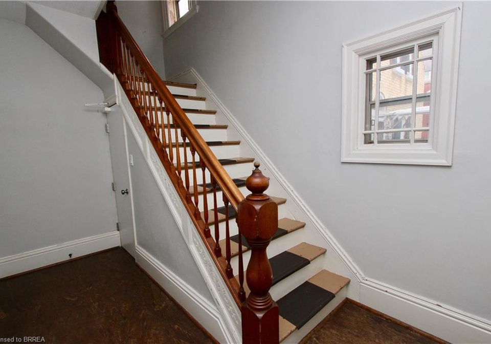 141-erie-avenue-brantford-ontario-40793127