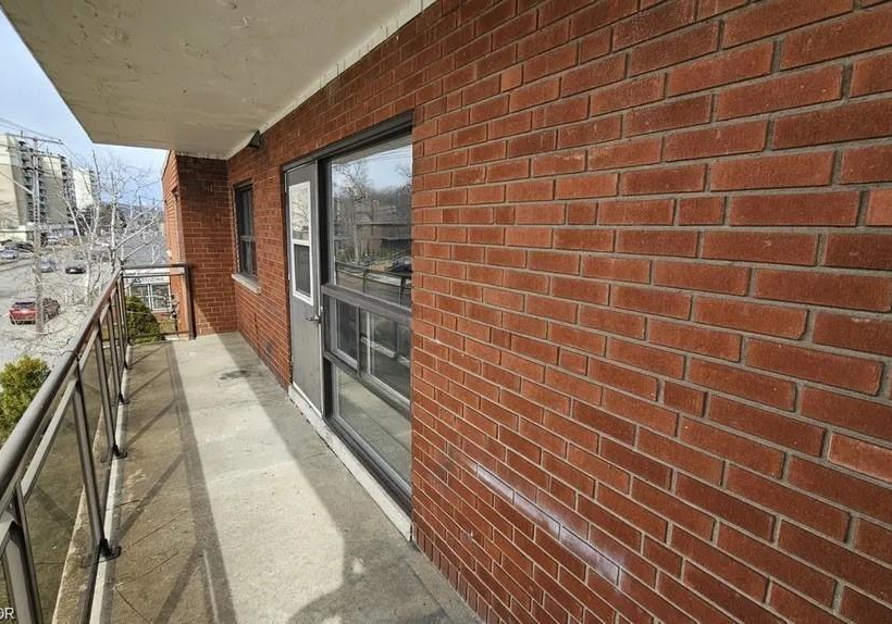 2205-king-street-e-hamilton-ontario-40793816