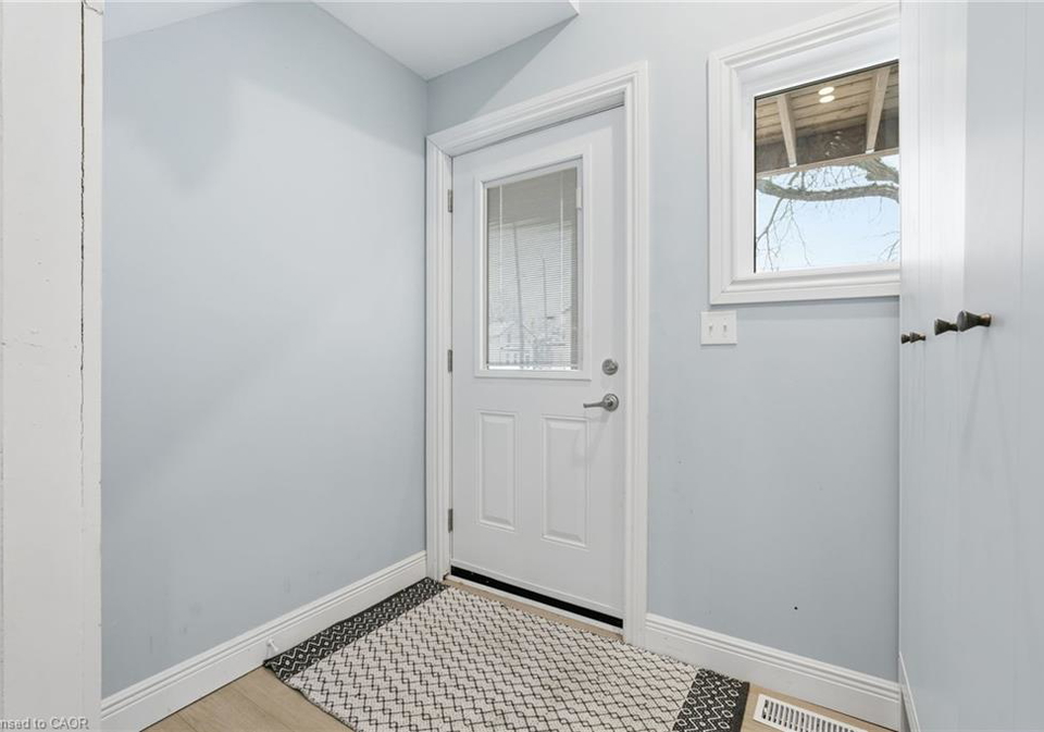 108-eagle-avenue-brantford-ontario-40793877