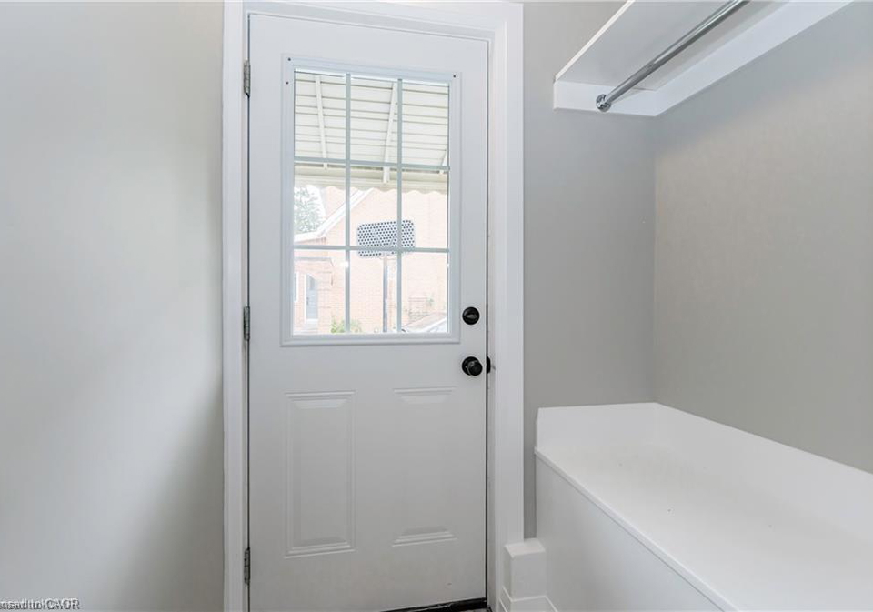200-sheldon-avenue-n-kitchener-ontario-40793939