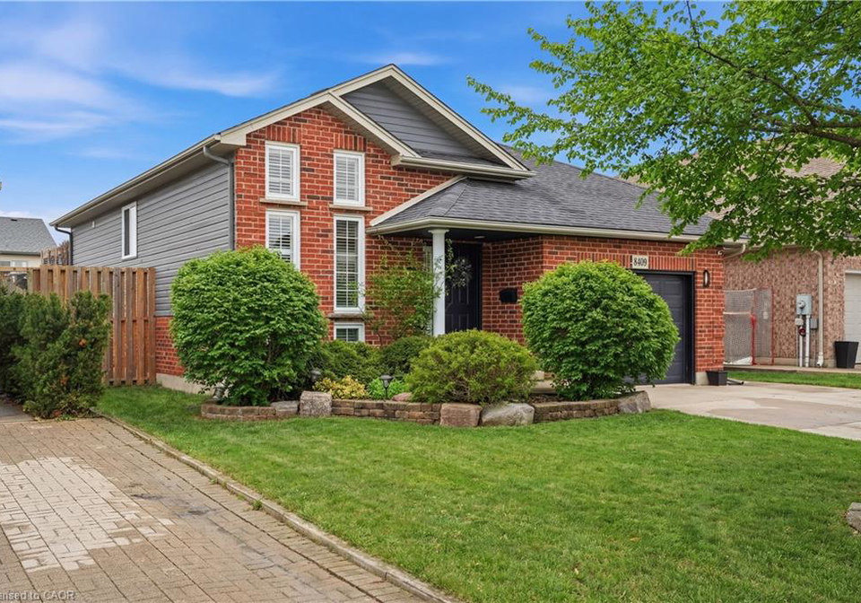 8409-greenfield-crescent-niagara-falls-ontario-40794307