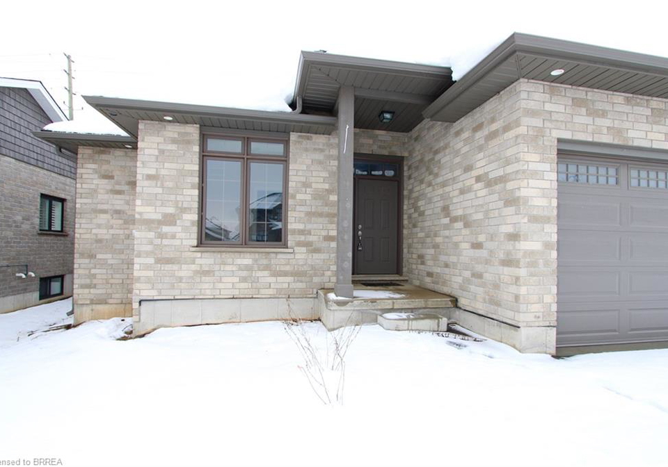 17-masters-lane-paris-ontario-40794462