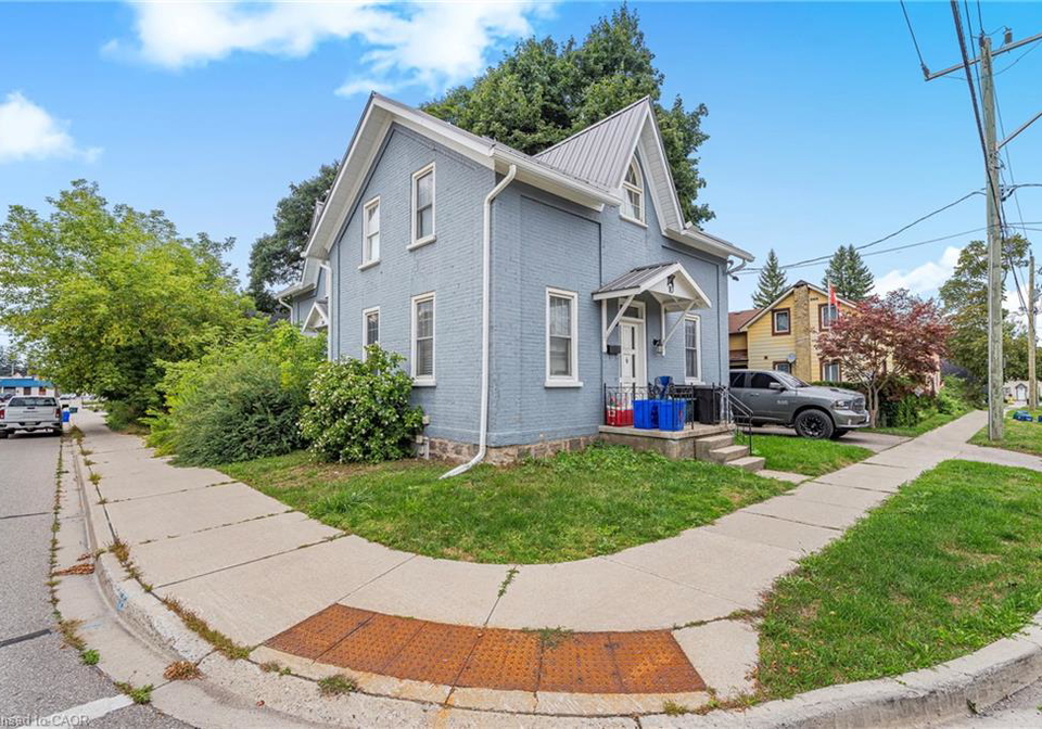 10-centre-street-elmira-ontario-40794694
