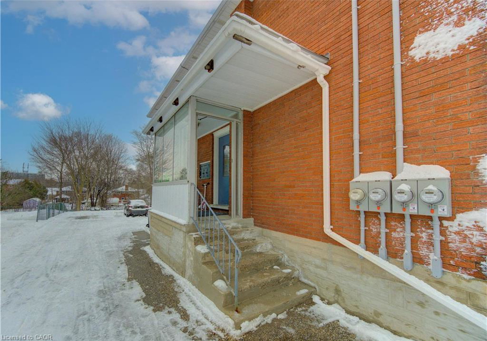 196-allen-street-e-waterloo-ontario-40794998