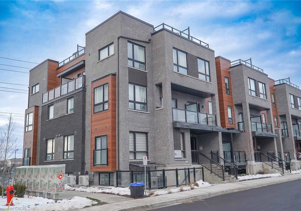 14-lytham-green-circle-newmarket-ontario-40795012