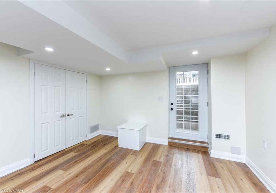5744-philip-drive-peel-ontario-40795064