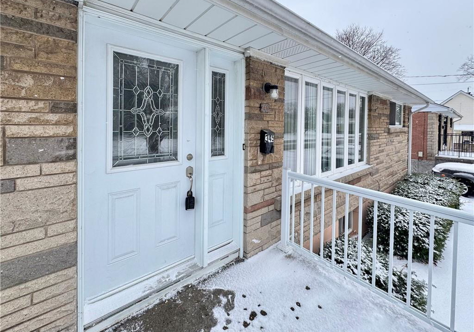 349-whitney-avenue-hamilton-ontario-40795123