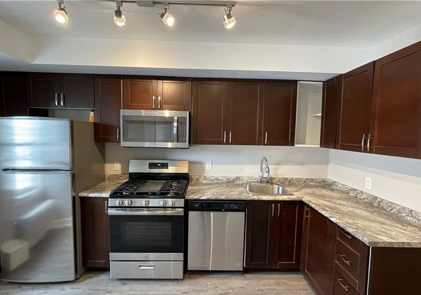 4-ottawa-street-n-hamilton-ontario-40795437