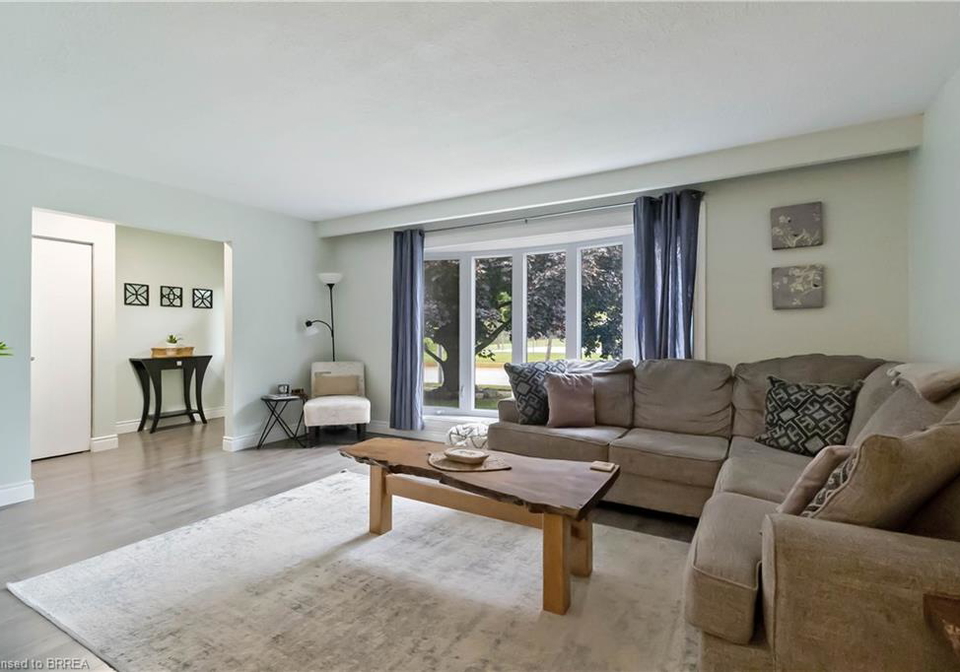 8-sandy-row-brantford-ontario-40795713