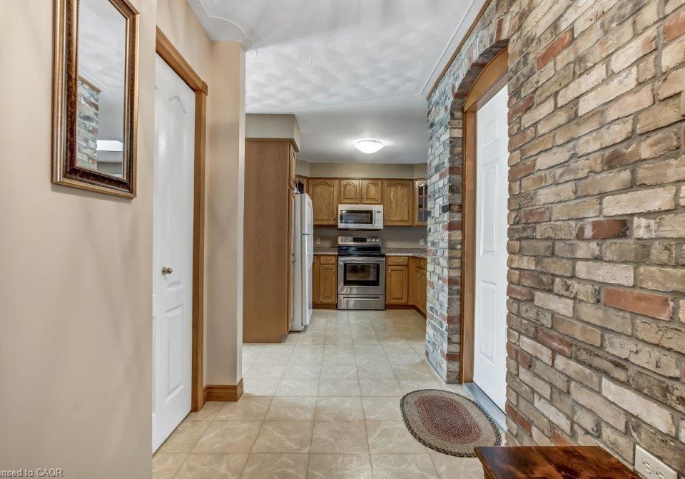 2-falls-crescent-simcoe-ontario-40795794