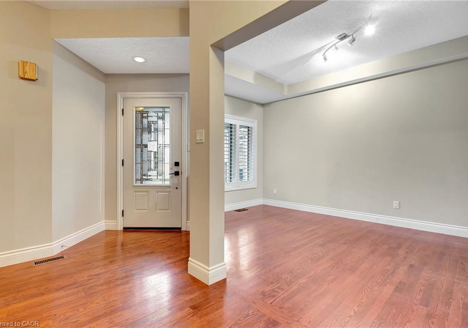 537-windjammer-way-waterloo-ontario-40795948