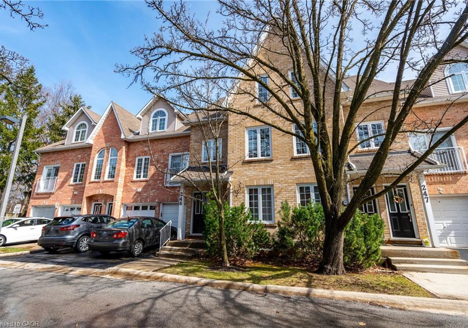 2075-walkers-line-burlington-ontario-40796062