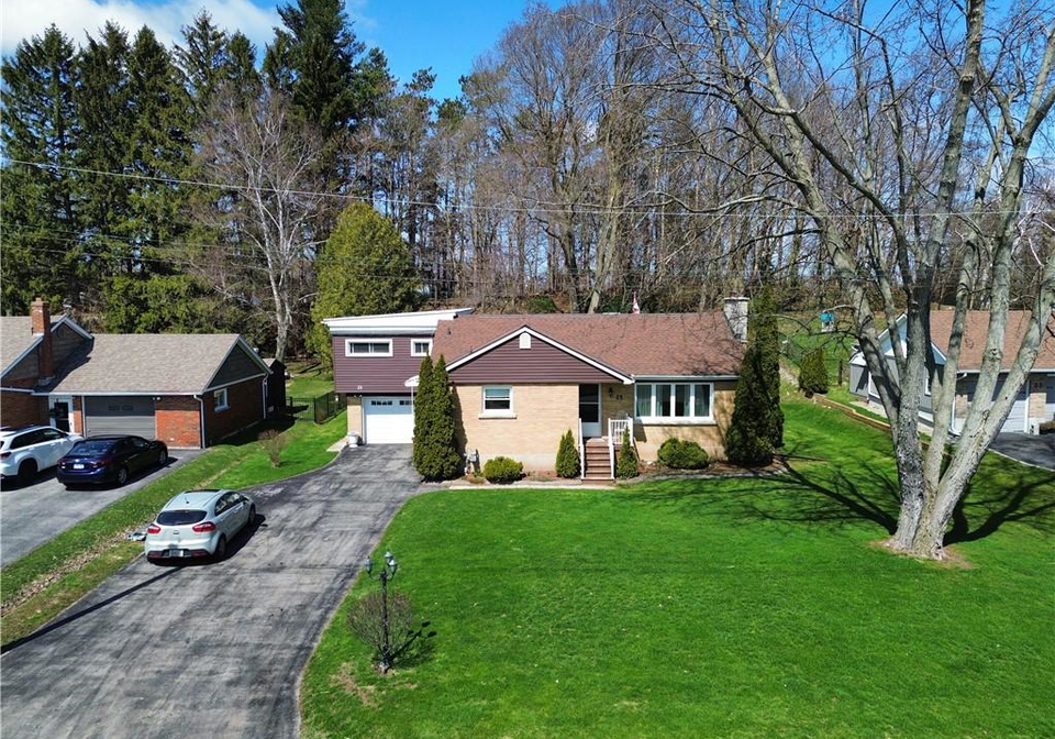 25-charlton-crescent-simcoe-ontario-40796130