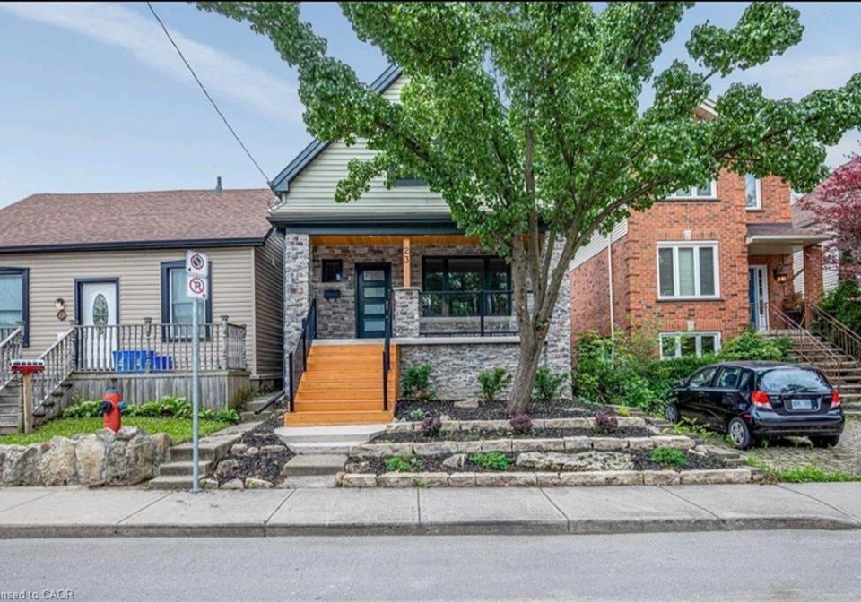 23-melbourne-street-hamilton-ontario-40796299