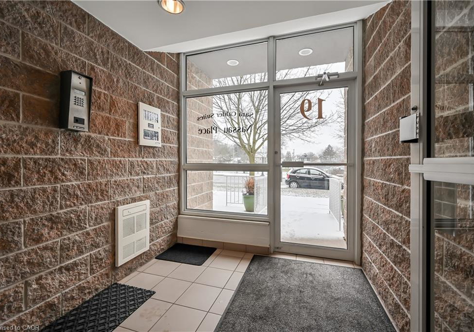19-lake-avenue-s-stoney-creek-ontario-40796308