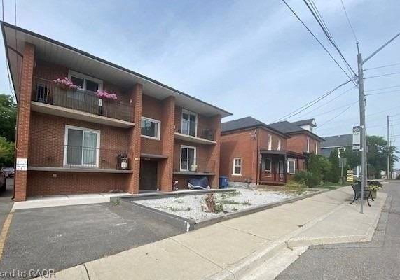 10-main-street-halton-ontario-40796330