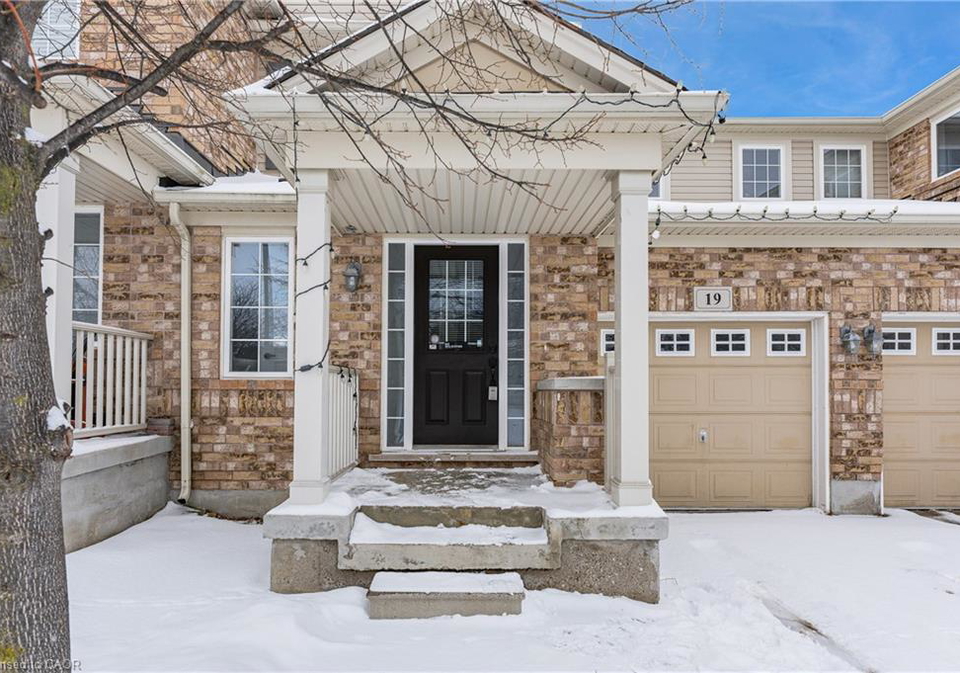 19-blackbird-circle-cambridge-ontario-40796479