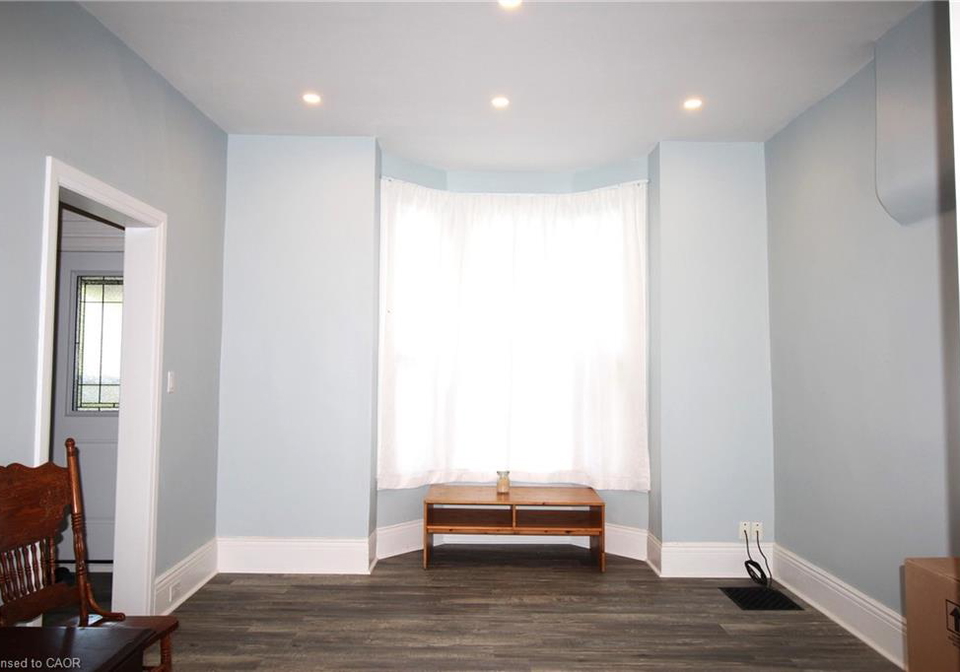 19-emerald-street-n-hamilton-ontario-40796898