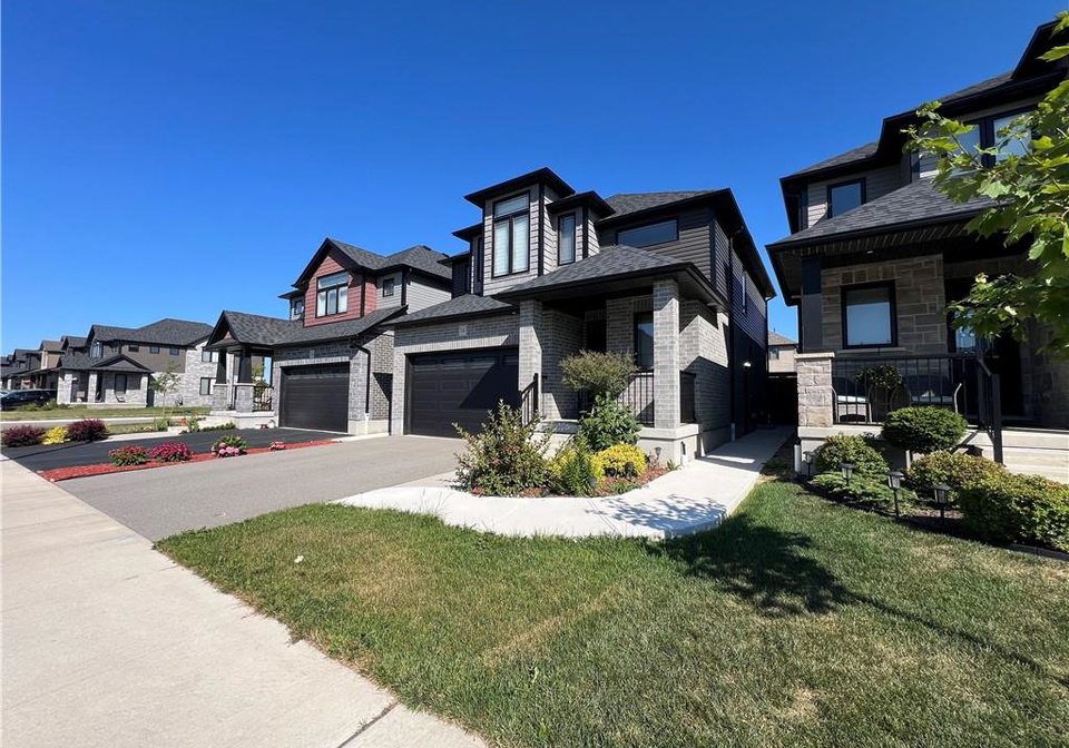 14-queensgate-crescent-breslau-ontario-40796973