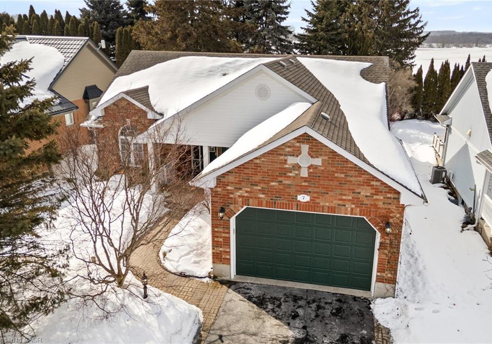 7-lakefield-court-baden-ontario-40797300