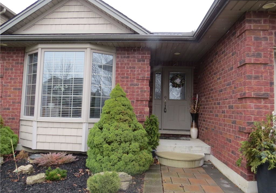 209-kingfisher-avenue-woodstock-ontario-40797436