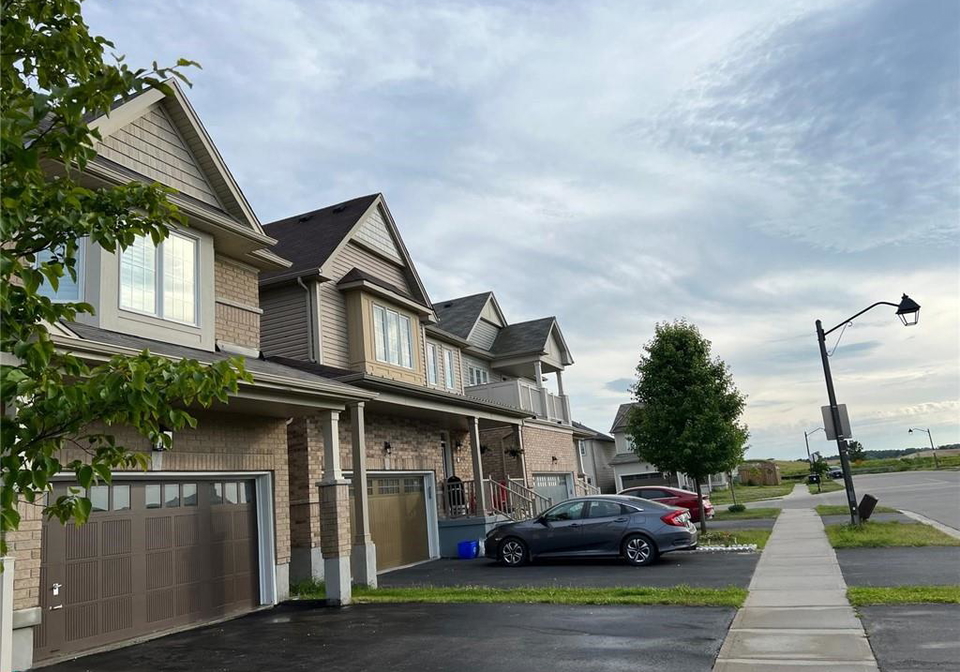 112-gillespie-drive-brantford-ontario-40797535