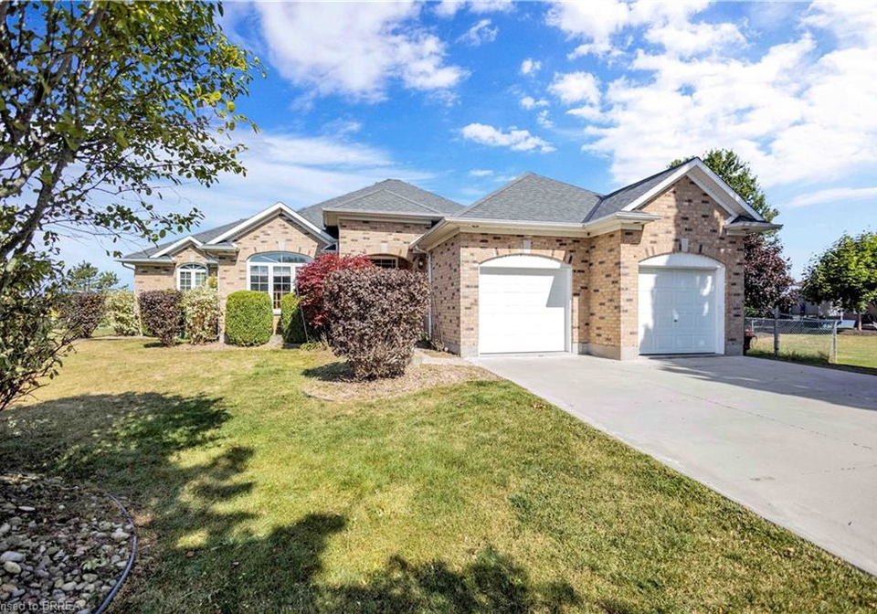 16-featherstone-avenue-selkirk-ontario-40797682