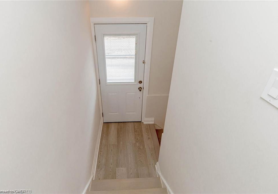 128-clarendon-avenue-hamilton-ontario-40798018