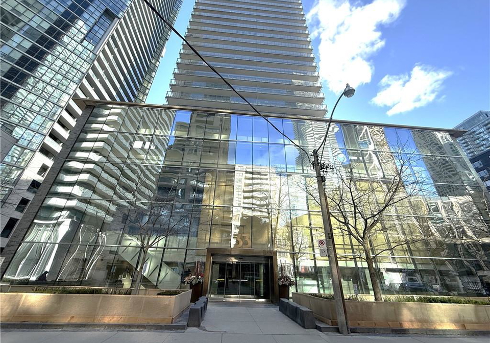 33-charles-street-es-toronto-ontario-40798344