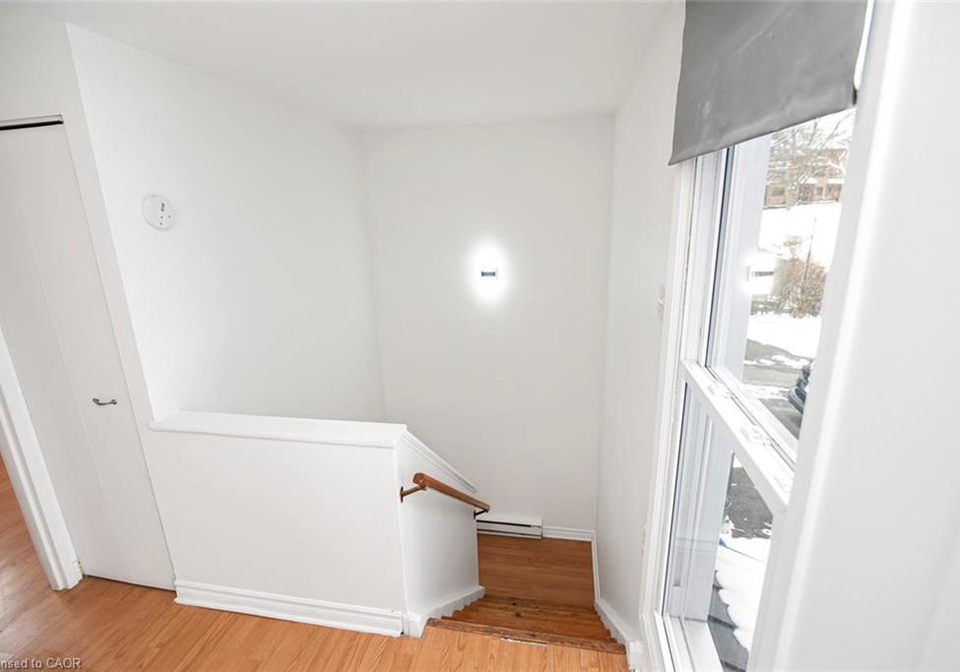 25-britten-close-hamilton-ontario-40798382