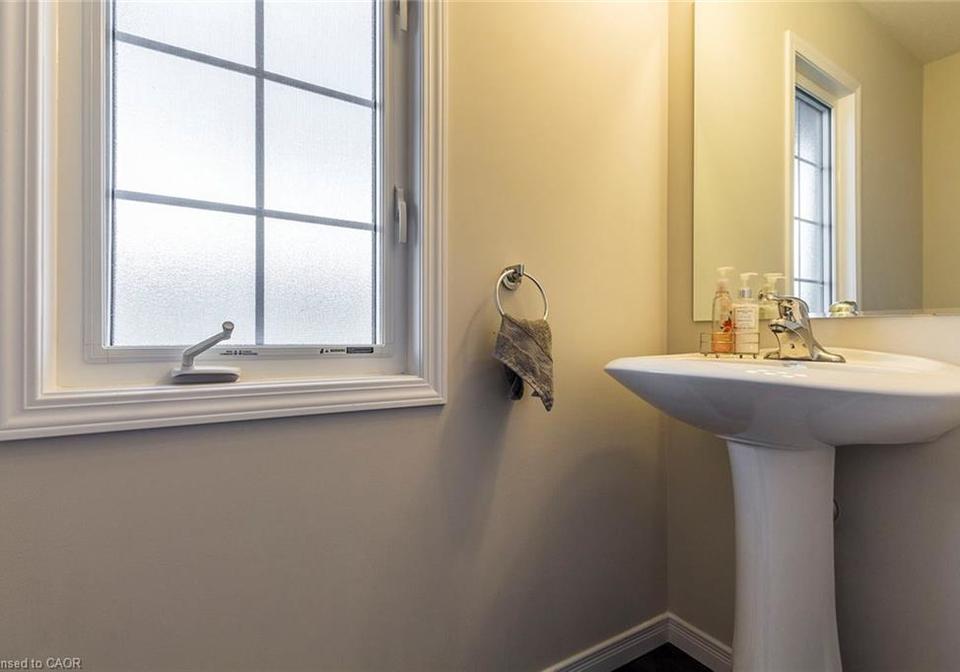 26-meadowridge-street-kitchener-ontario-40798418