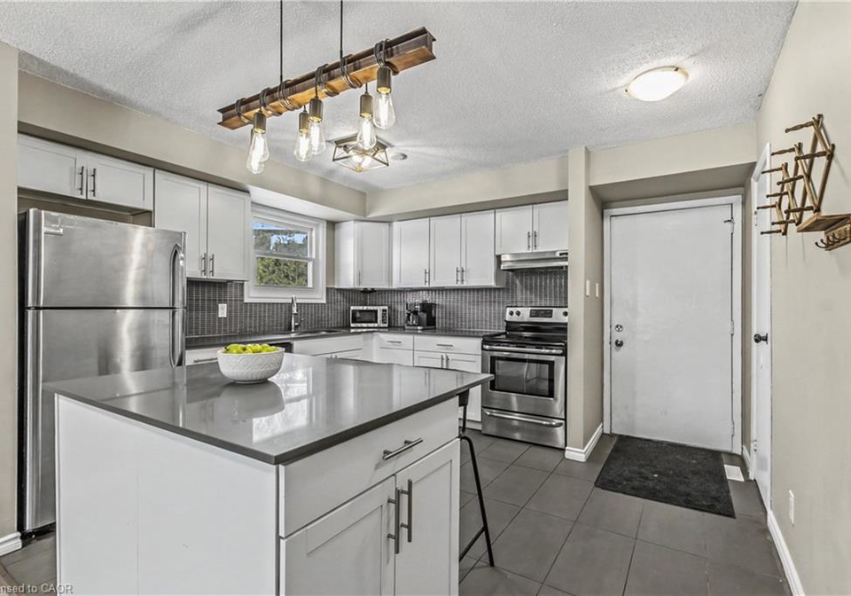 511-quiet-place-waterloo-ontario-40799052