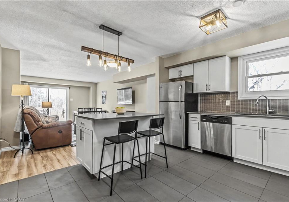 511-quiet-place-waterloo-ontario-40799052
