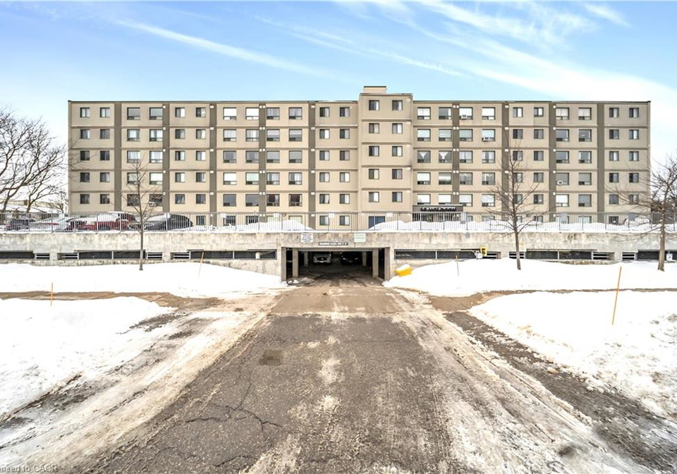 18-holborn-court-kitchener-ontario-40799374