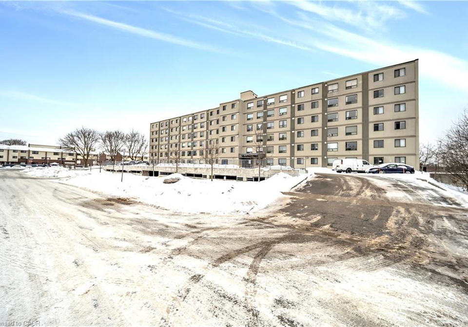 18-holborn-court-kitchener-ontario-40799374
