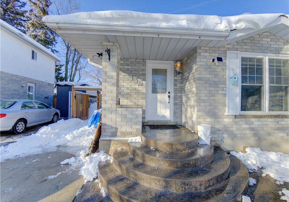 430-bankside-crescent-kitchener-ontario-40799380