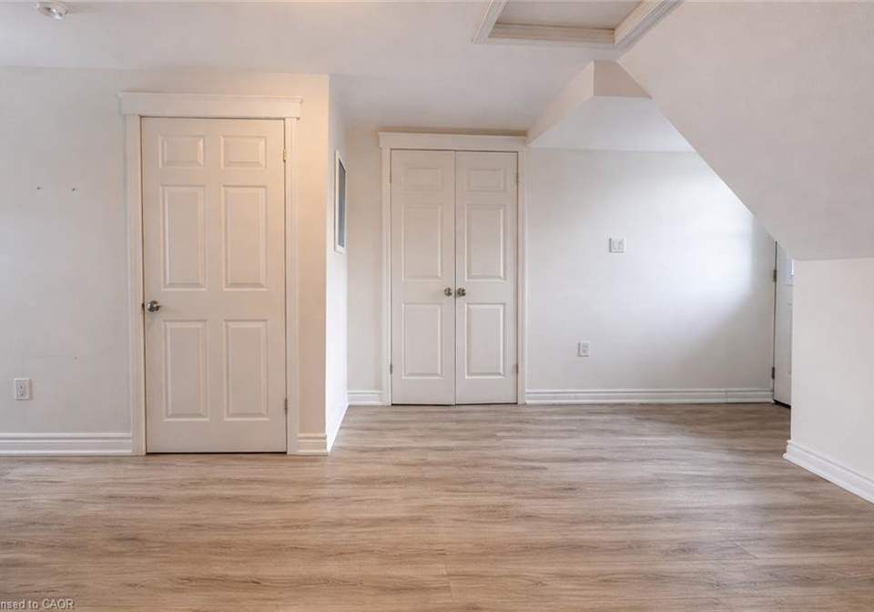 76-wentworth-street-s-hamilton-ontario-40799499