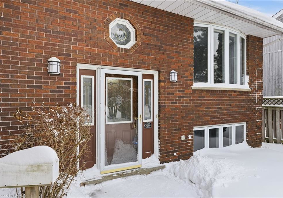 126-aspen-street-paris-ontario-40799982