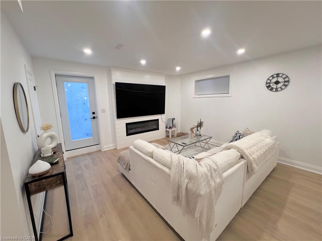 31-colin-crescent-hamilton-ontario-40800707