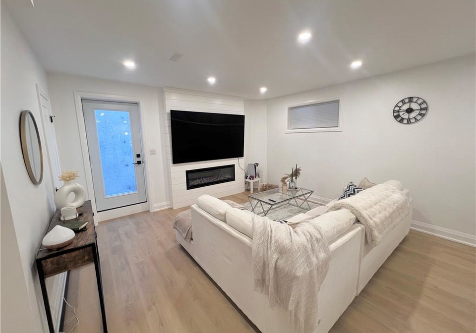 31-colin-crescent-hamilton-ontario-40800707