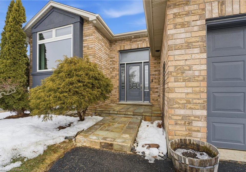 63-court-drive-paris-ontario-40800842