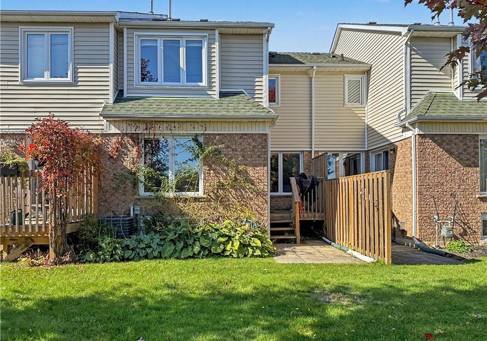 2215-cleaver-avenue-burlington-ontario-40801033