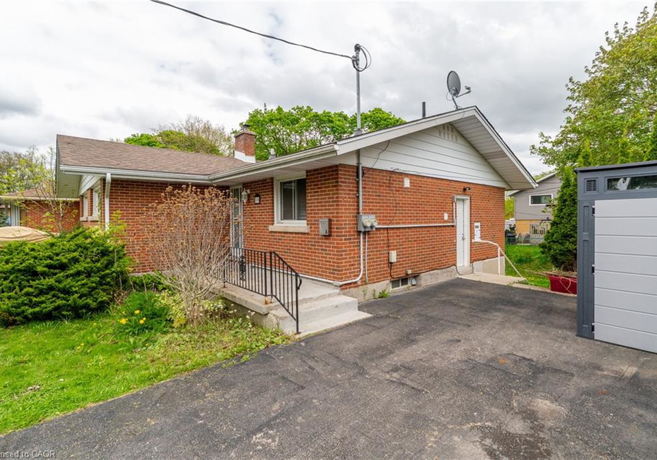 110-stonybrook-drive-kitchener-ontario-40801095