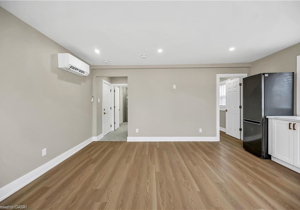 1-1466-main-street-e-hamilton-ontario-40801167