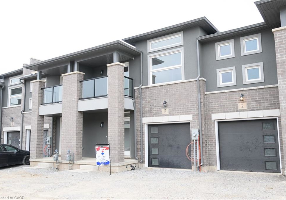 8-renfrew-trail-welland-ontario-40801315
