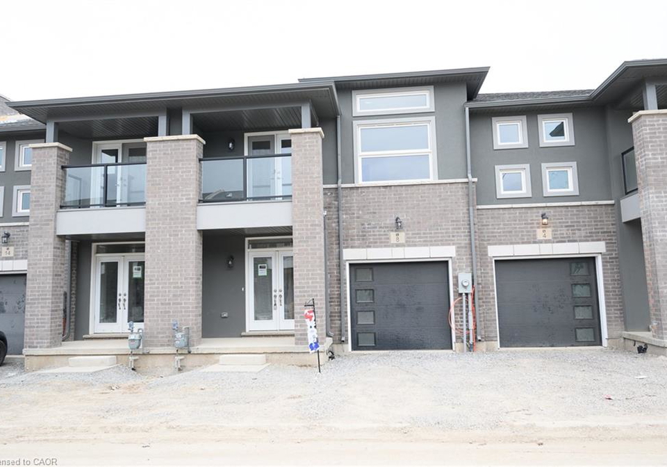 8-renfrew-trail-welland-ontario-40801315